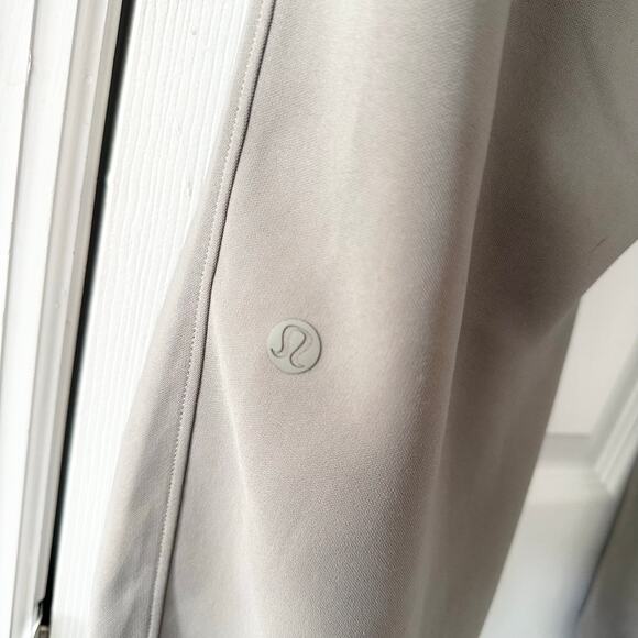 Lululemon Light Grey Sage Green On The Fly Jogger Pants Woven 28" Inseam M/L - Picture 8 of 8